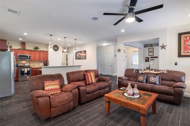 Recess lighting throughout and tall ceilings. | Image 11