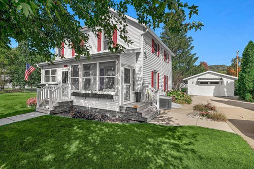 418 N 2nd St, La Crescent, MN, 55947-1115 | Card Image