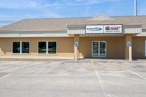 762 N Center Point Rd, Hiawatha, IA, 52233-1226 | Card Image
