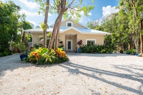 148 Iroquois St, Tavernier, FL, 33070-2113 | Card Image