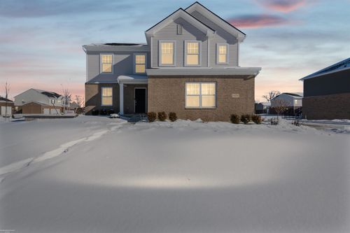 14211 Laurelwood Dr, Van Buren Twp, MI, 48111-2158 | Card Image