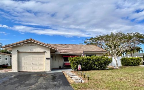 6605 Nw 76th St, Tamarac, FL, 33321-5230 | Card Image