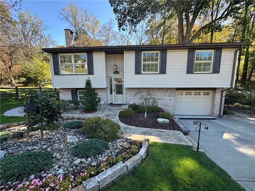 317 Circle Dr, White Oak, PA, 15131-3107 | Card Image