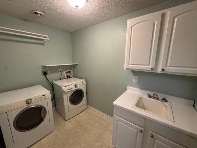 Lower level laundry | Image 47