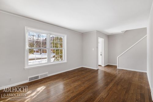 19201 Linville St, Grosse Pointe Woods, MI, 48236-1925 | Card Image