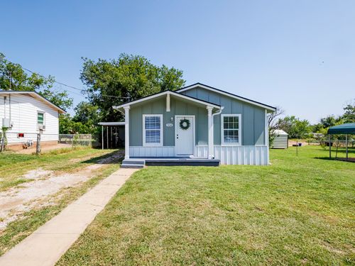 904 W 1st St, Coleman, TX, 76834-4710 | Card Image