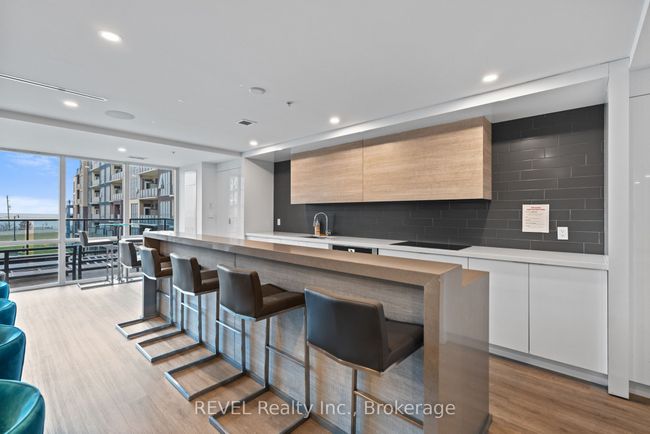 410 - 16 Concord Pl, Condo with 2 bedrooms, 1 bathrooms and null parking in Grimsby ON | Image 33