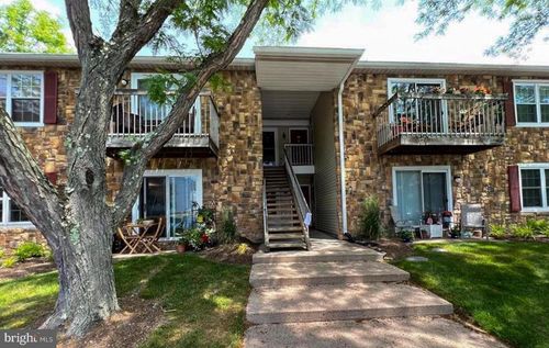 28 Barberry Ct, LAWRENCEVILLE, NJ, 08648-4819 | Card Image