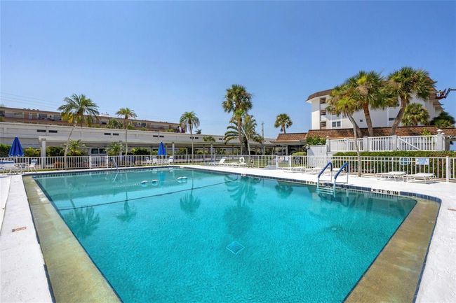 201 - 2100 Benjamin Franklin Dr, Condo with 2 bedrooms, 2 bathrooms and null parking in SARASOTA FL | Image 30