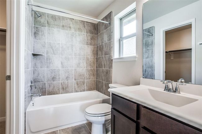 Private En Suite Bathroom Upstairs | Image 28