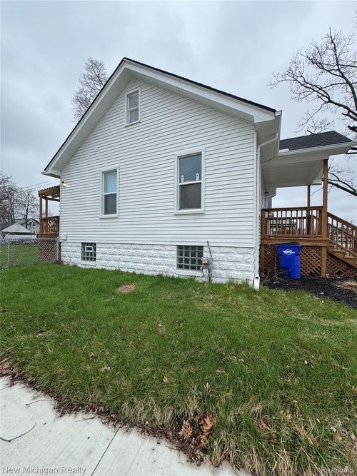 16338 Nicolai Ave, Eastpointe, MI, 48021-1780 | Card Image