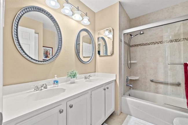 Owner's Suite Bathroom | Image 20