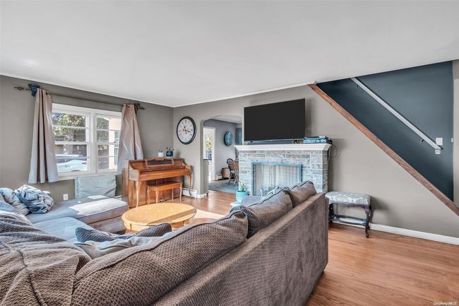 23 E Woodside Ave, House other with 4 bedrooms, 1 bathrooms and null parking in Patchogue NY | Image 6