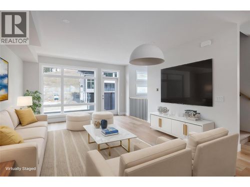 6-3425 Hilltown Dr, Kelowna, BC, V1V0H4 | Card Image