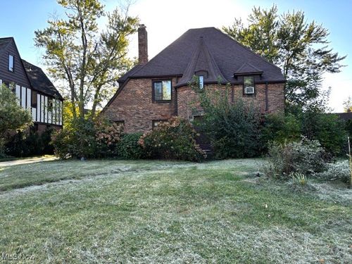 3356 Daleford Rd, Shaker Heights, OH, 44120-3438 | Card Image