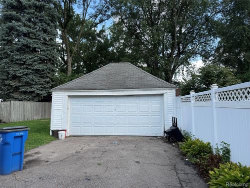 25900 Hanover St, Dearborn Heights, MI, 48125-1420 | Card Image