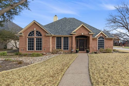 1613 Green Tree Dr, Hurst, TX, 76054-3355 | Card Image