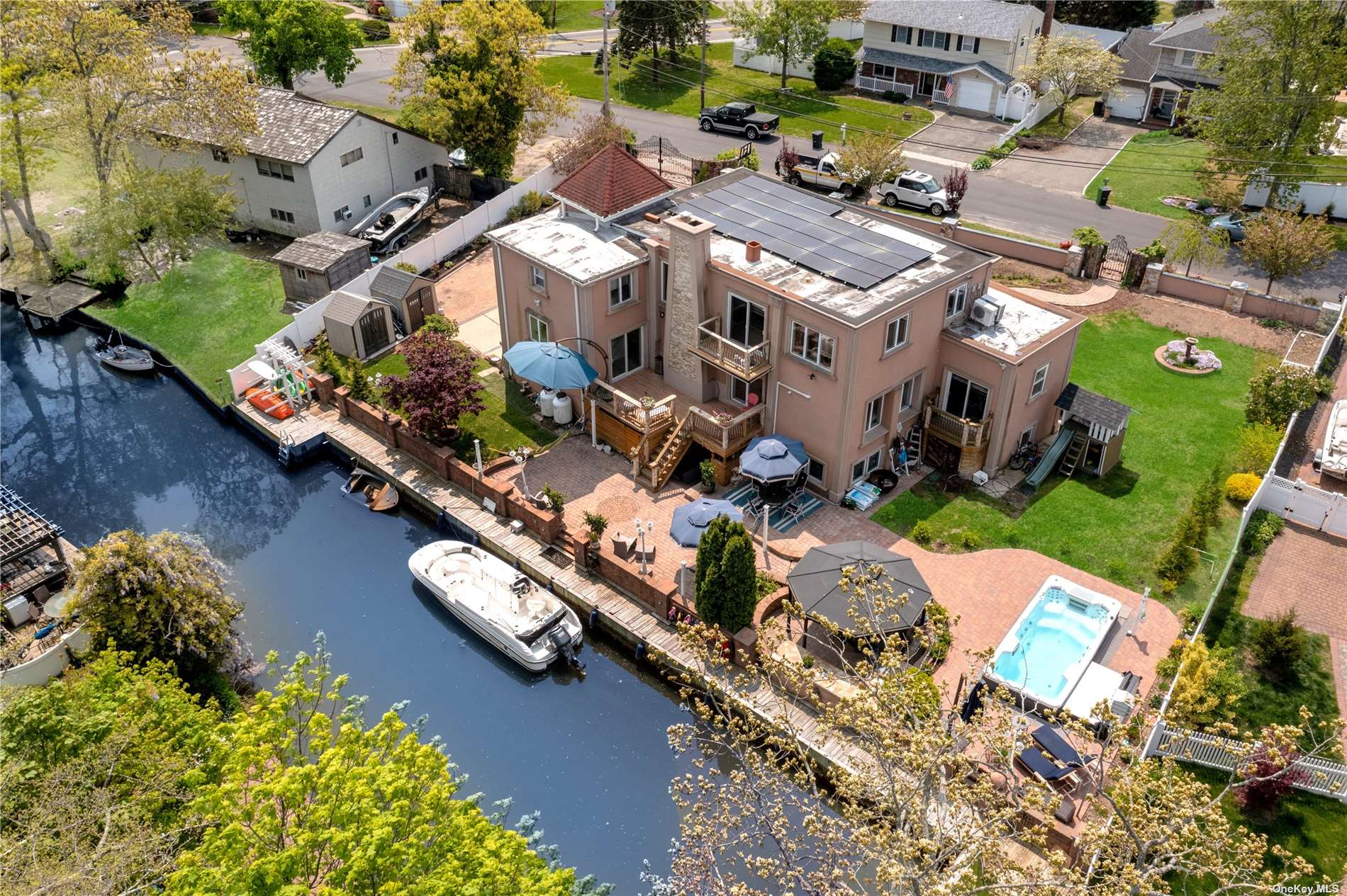 Shore Dr, Oakdale, NY 11769