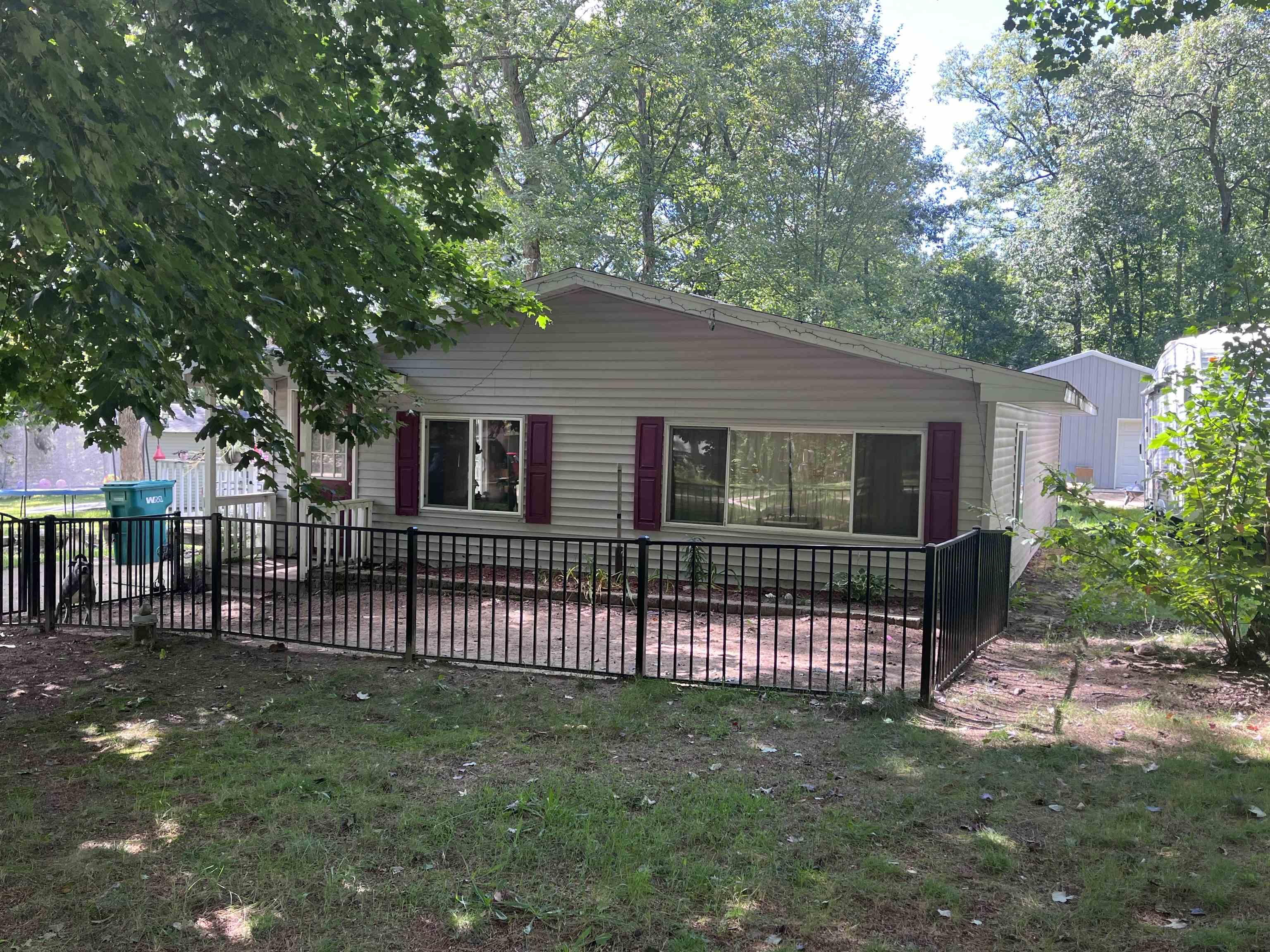 Lois St, Harrison, MI 48625