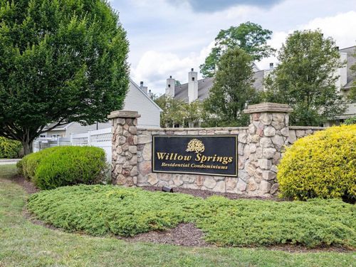 27-27 Willow Spgs, New Milford, CT, 06776-4319 | Card Image