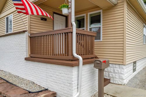 1424 14th Street, Port Huron, MI, 48060 | Card Image