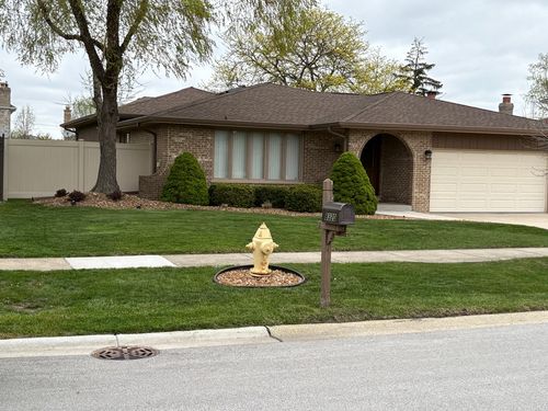 8320 Heather Ln, Tinley Park, IL, 60477-6566 | Card Image