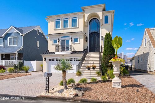 14 Lagoon Dr W, Toms River, NJ, 08753-2520 | Card Image