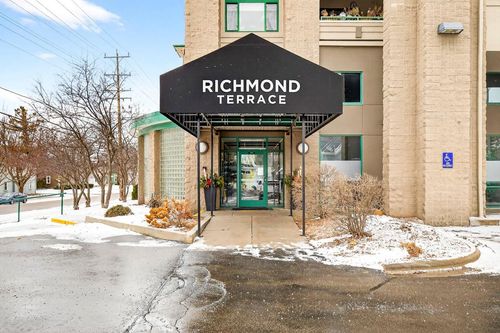 328-400 N Richmond Street, APPLETON, WI, 54911 | Card Image