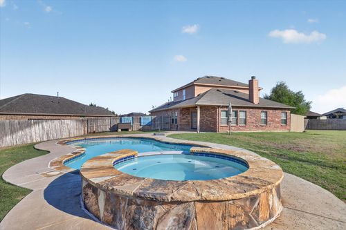 401 Eureka Ct, Burleson, TX, 76028-1384 | Card Image