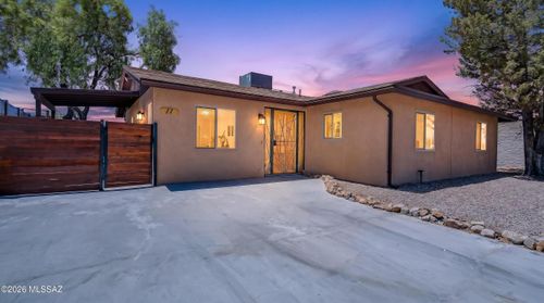 11 W Forrest Feezor St, Corona de Tucson, AZ, 85641-2110 | Card Image