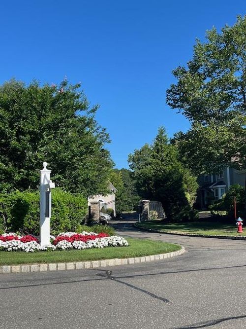 48 Encore Blvd, Eastport, NY, 11941-1623 | Card Image