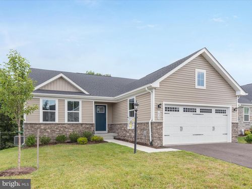 638 Makers Way, MARTINSBURG, WV, 25405-4320 | Card Image