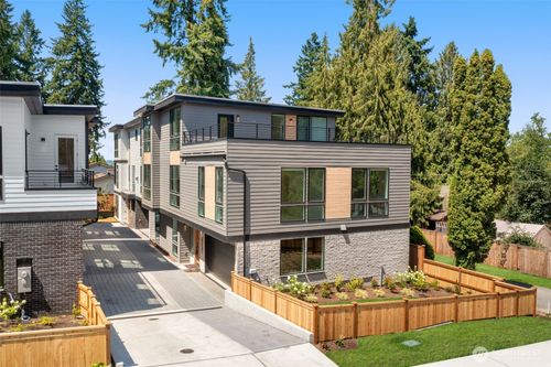 8237 122nd Ave Ne, Kirkland, WA, 98033-8017 | Card Image