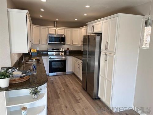 204-10325 Caminito Cuervo, San Diego, CA, 92108-1814 | Card Image