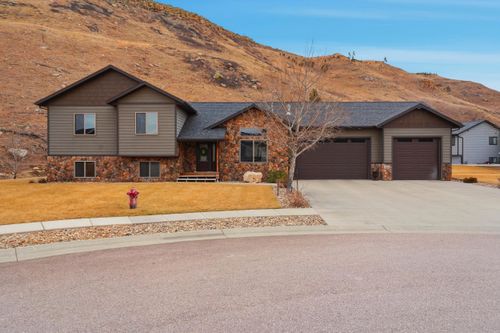 8064 Steamboat Ct, Summerset, SD, 57769-6213 | Card Image