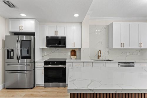 4307-8424 Nw 141st Ln, MIAMI LAKES, FL, 33016-6730 | Card Image