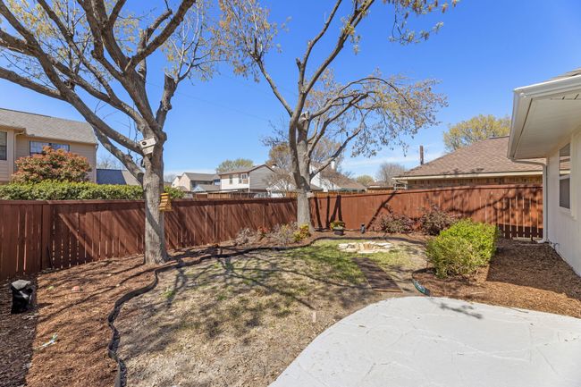 Garage with driveway and fence | Image 39