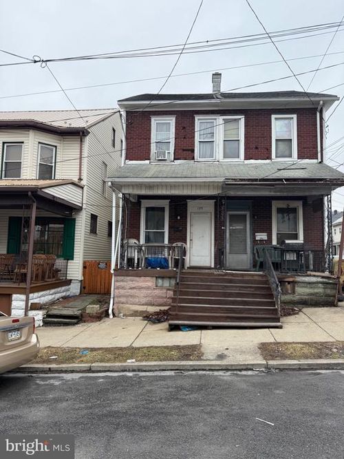 135 E Arch Street, SHAMOKIN, PA, 17872 | Card Image