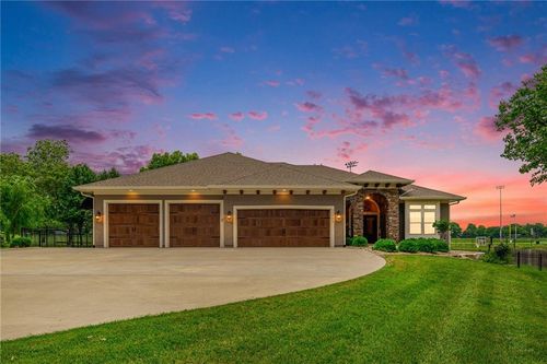 11800 Madison Ave, Kansas City, MO, 64114-5541 | Card Image