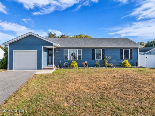4 Ojibwa Ct, Waretown, NJ, 08758-3111 | Card Image