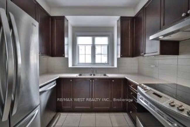 11 - 15 Old Colony Rd, House attached with 4 bedrooms, 4 bathrooms and 1 parking in Richmond Hill ON | Image 9