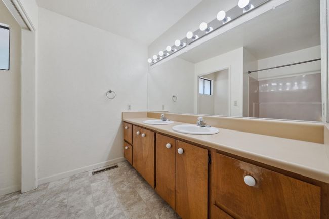 Main Bathroom | Image 39