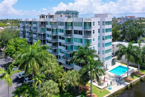 apt-104-800 Se 4th St, Fort Lauderdale, FL, 33301-2243 | Card Image