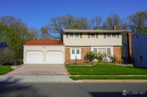 32 Eileen Way, Edison, NJ, 08837-2319 | Card Image