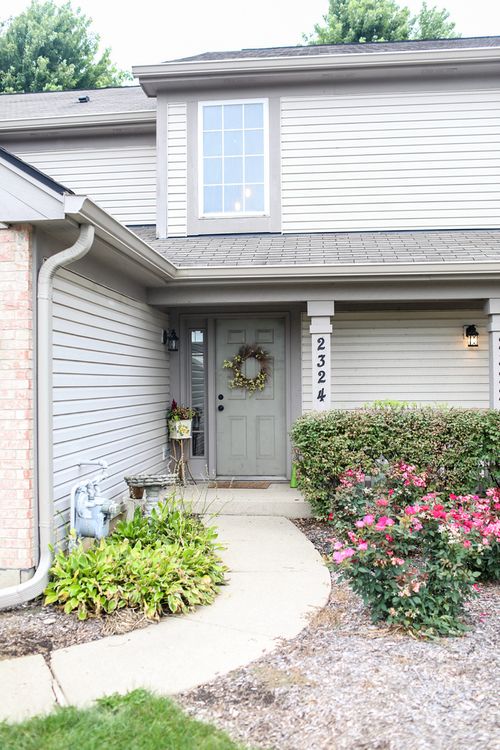 2324 College Green Dr, Elgin, IL, 60123-5644 | Card Image