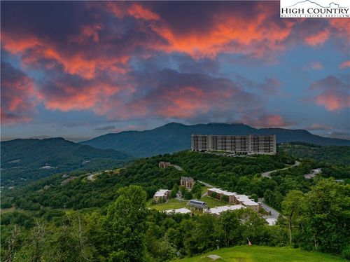 8-2812-303 Sugar Top Dr, Sugar Mountain, NC, 28604-8766 | Card Image