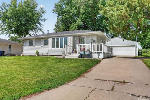 2138 Casper Ave, Waterloo, IA, 50701-3746 | Card Image