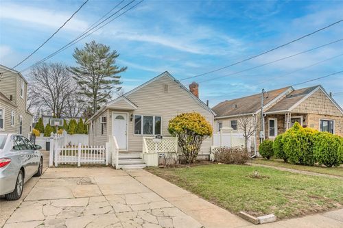 200 Landau Ave, Elmont, NY, 11003-1037 | Card Image
