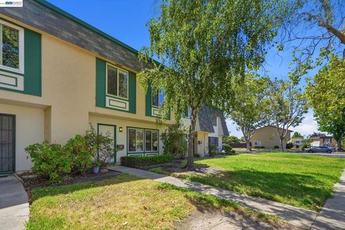 27540 Ponderosa Ct, Hayward, CA, 94545-4131 | Card Image