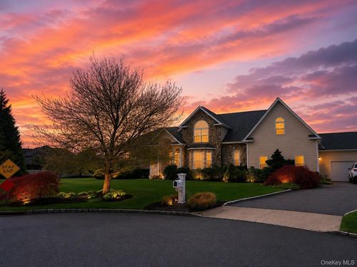 6 Westover Ct, Shoreham, NY, 11786-2061 | Card Image